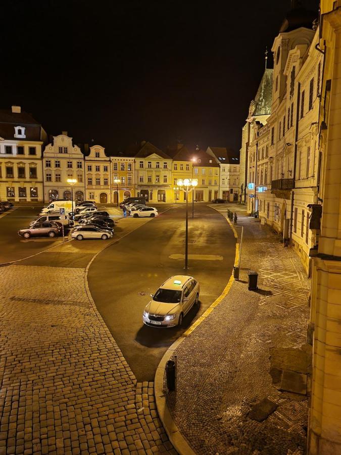 Luxusni Studio Na Velkem Namesti, Wi-Fi, Netflix Градець-Кралове Екстер'єр фото